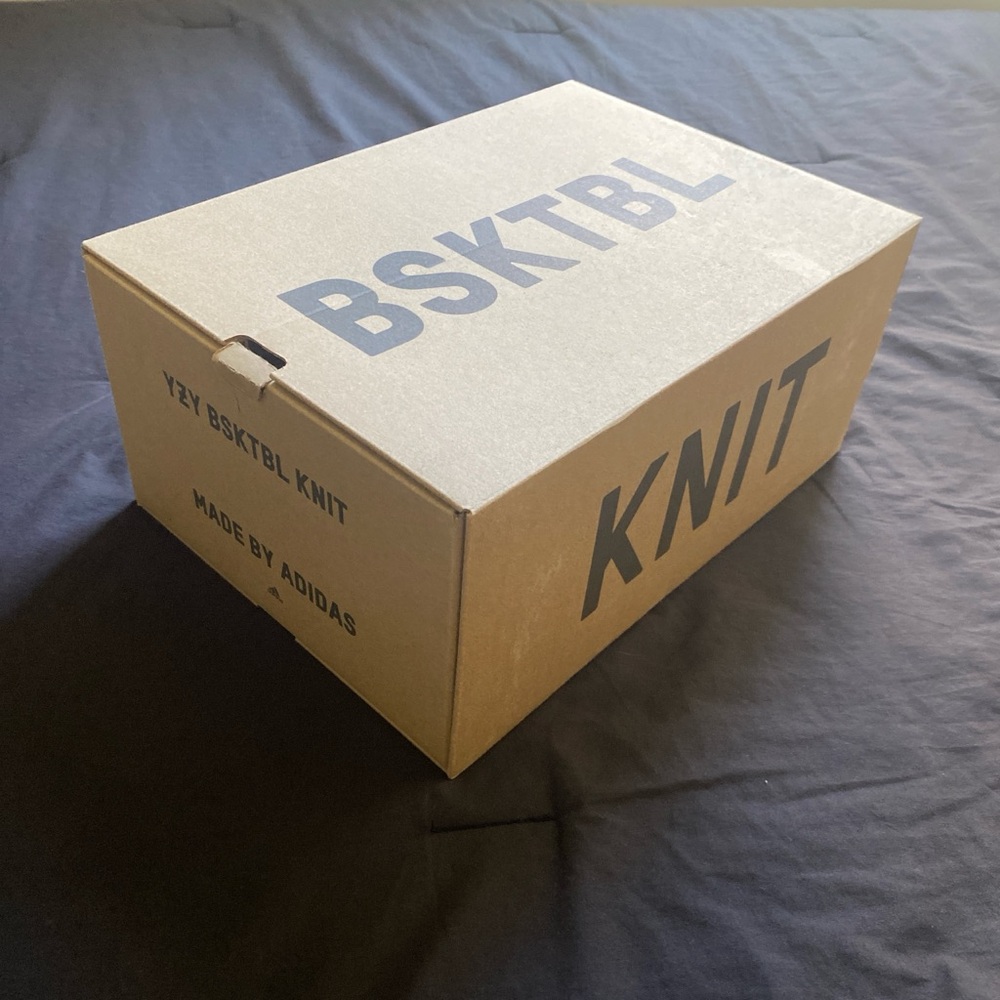 YEEZY BASKETBALL KNIT RARE COLOR 🔵 - Picture 2 of 6